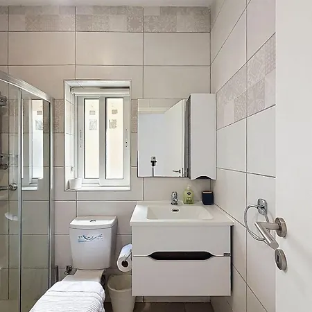 Cosy 1br Near Beach, Bars & Restaurants
